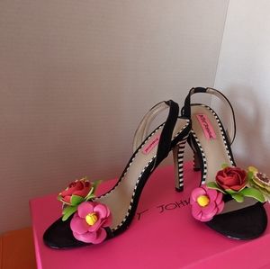 Ariah Betsey Johnson 7.5